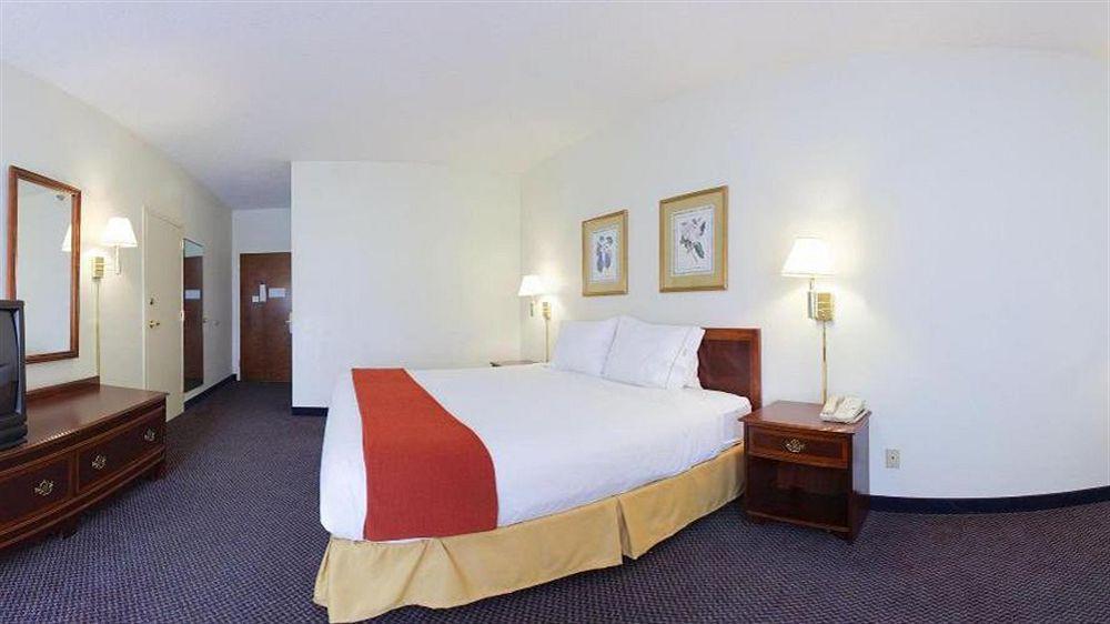 Holiday Inn Express Hillsborough-Durham Area By Ihg Exterior foto